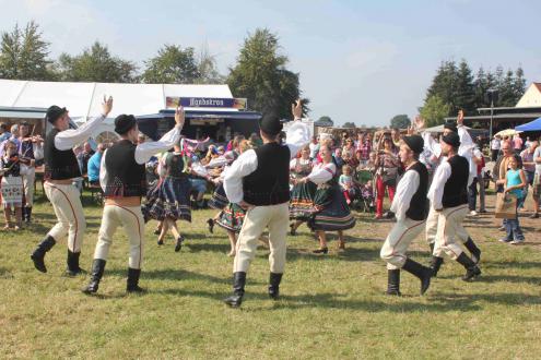 Tanzvorführung der polnisch-lemkischen Folkloregruppe Kyczera (Foto: Cornelia Mäser, BRV)